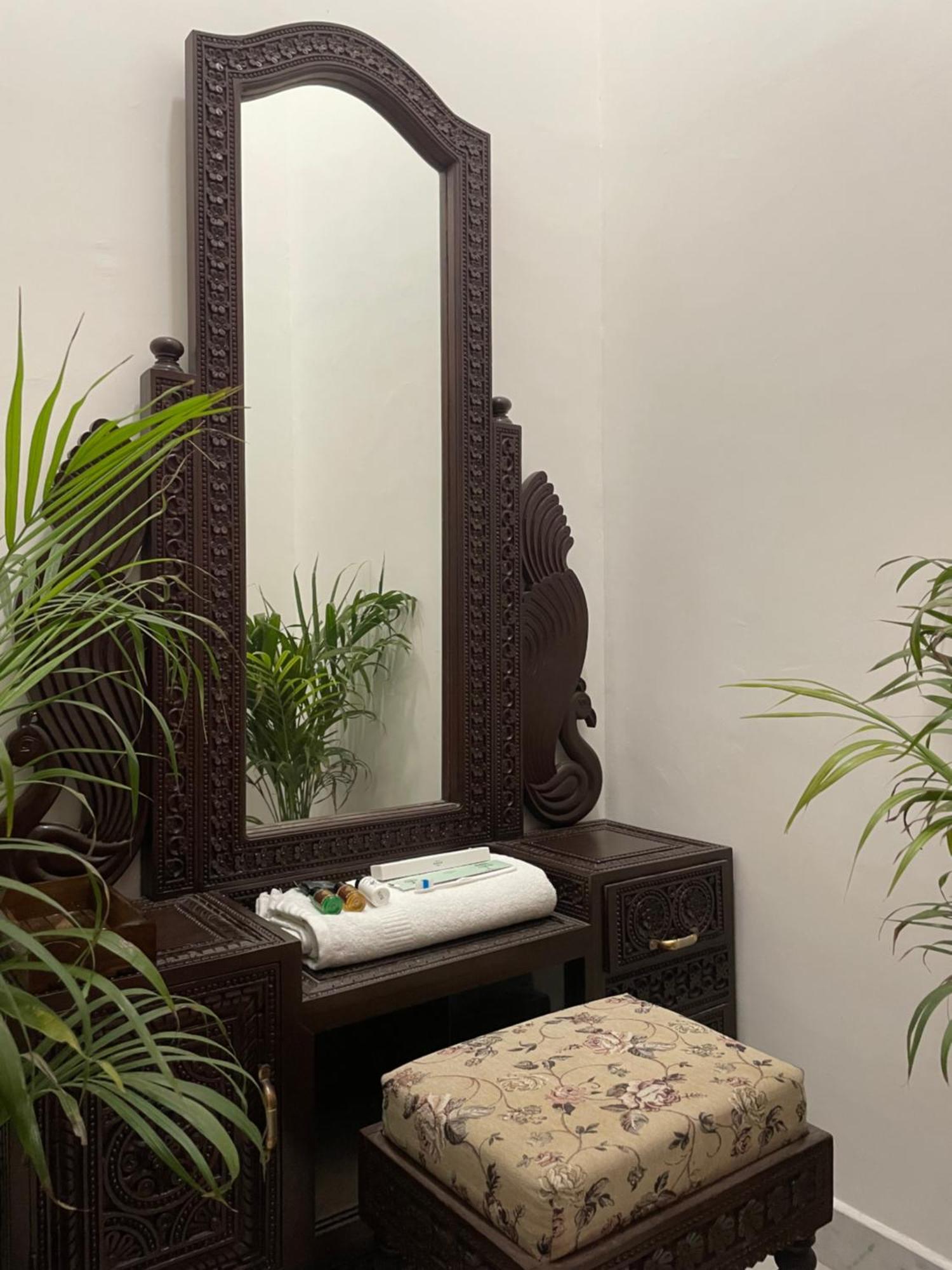 Karni Nivvas - Luxury Redefined Villa อุเดเปอร์ ภายนอก รูปภาพ