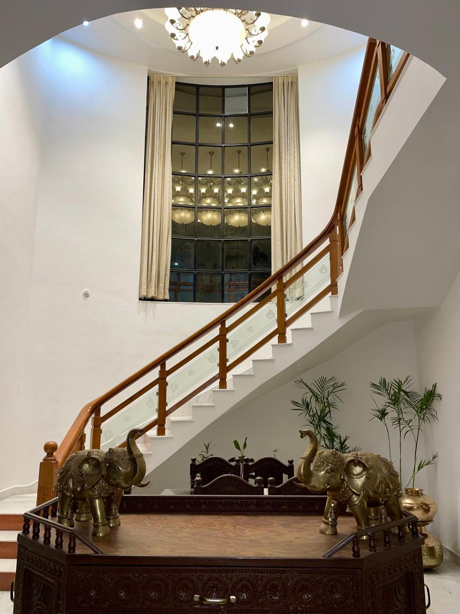 Karni Nivvas - Luxury Redefined Villa อุเดเปอร์ ภายนอก รูปภาพ